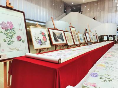 宁大举办首届国际学生红牡丹文化艺术节活动