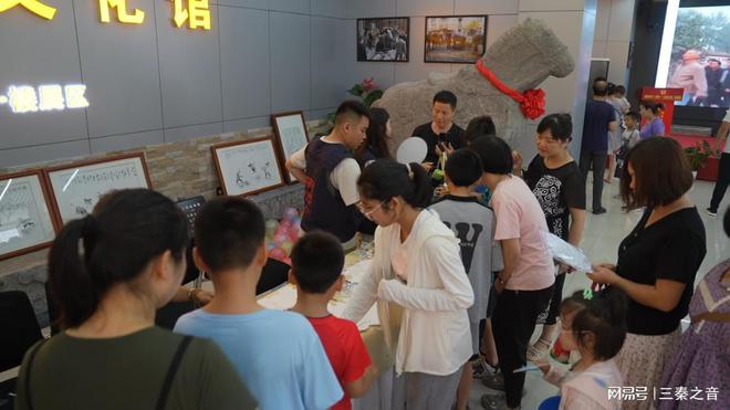 西安高新区尚锦社区举办“承韵文墨之相”主题书画展
