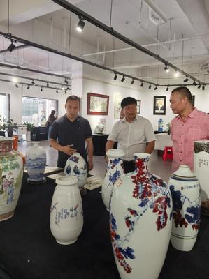品茶赏瓷,茶瓷共舞!九江茶市举办"国瓷雅韵"陶瓷艺术展